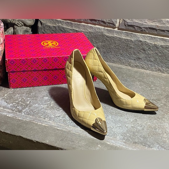 Fabulous brand new Tory Burch stiletto pumps,quilted patent leather,gold chrome - Picture 1 of 15